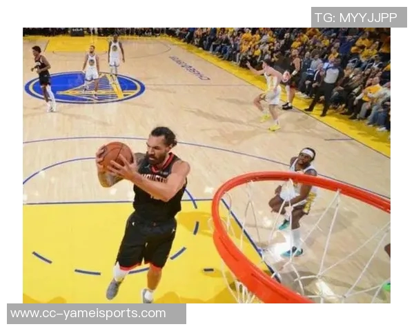 兰德尔表现平平全场10投仅4中贡献16分5篮板1助攻次节状态低迷未能得分